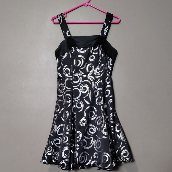 Southeastern Preformance Apparel Dresses & Skirts - Southeastern Performance Apparel Black W Silver Swirl Kendall Dress Size 12